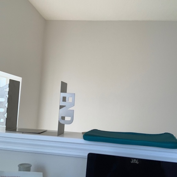 Book end - Picture 4 of 4